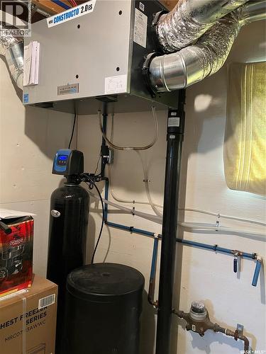 660 Park Road, Zenon Park, SK - Indoor