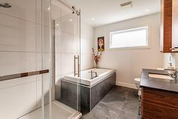 Salle de bains attenante à la CCP - 