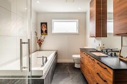 Salle de bains attenante à la CCP - 