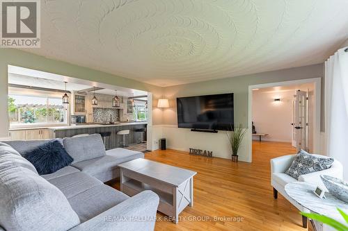 2914 Pattee Road E, Champlain, ON - Indoor Photo Showing Living Room