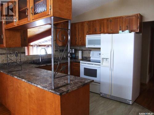 449 Pacific Drive, Burstall, SK - Indoor Photo Showing Kitchen