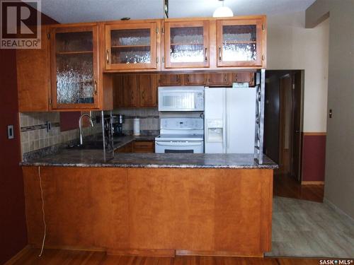 449 Pacific Drive, Burstall, SK - Indoor Photo Showing Kitchen