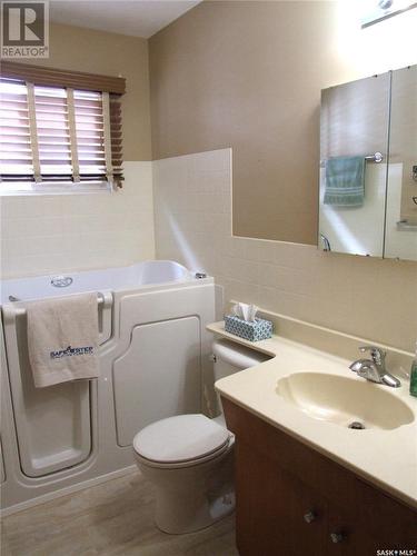 449 Pacific Drive, Burstall, SK - Indoor Photo Showing Other Room