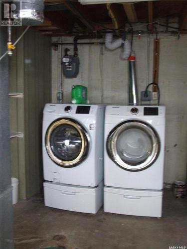 449 Pacific Drive, Burstall, SK - Indoor Photo Showing Laundry Room