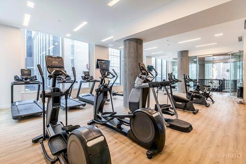 Salle d'exercice - 1802-1020 Rue De La Montagne, Montréal (Ville-Marie), QC - Indoor Photo Showing Gym Room