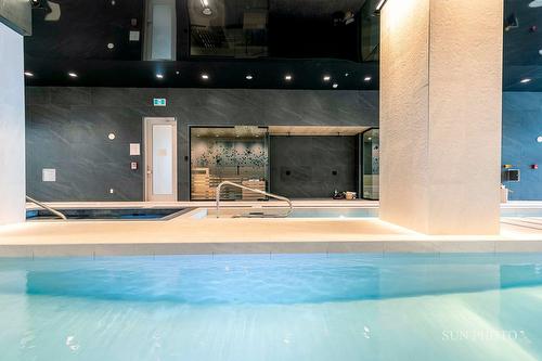 Pool - 1802-1020 Rue De La Montagne, Montréal (Ville-Marie), QC - Indoor Photo Showing Other Room