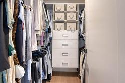 Walk-in closet - 