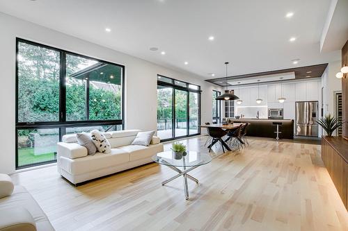 Salon - 850 Ch. Des Prairies, Brossard, QC - Indoor Photo Showing Living Room