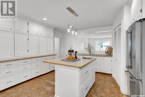 833 Keith Street, Moose Jaw, SK - Indoor Photo Showing Kitchen With Upgraded Kitchen