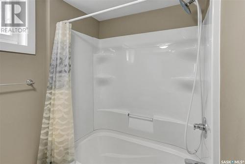 833 Keith Street, Moose Jaw, SK - Indoor Photo Showing Bathroom