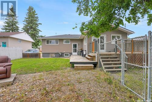 833 Keith Street, Moose Jaw, SK - Outdoor