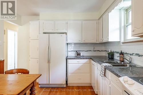 142 Kenner Crescent, Stratford, ON - Indoor Photo Showing Kitchen With Double Sink