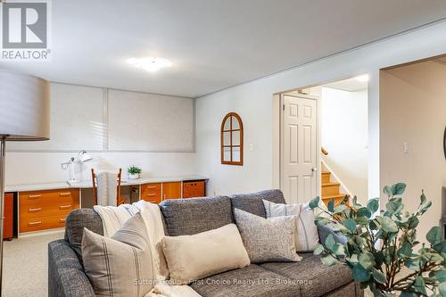 142 Kenner Crescent, Stratford, ON - Indoor Photo Showing Living Room