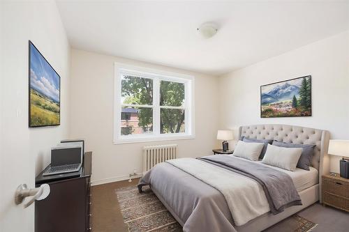 Primary bedroom - 3-6520 Av. De Monkland, Montréal (Côte-Des-Neiges/Notre-Dame-De-Grâce), QC - Indoor Photo Showing Bedroom