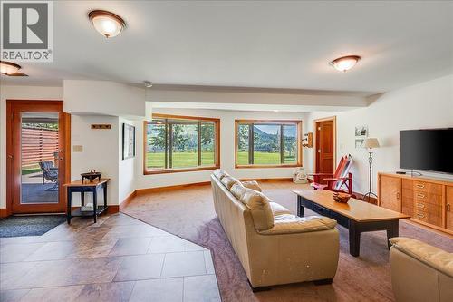 3802 Aaron Road, Nelson, BC - Indoor