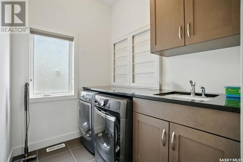 739 Beechdale Way, Saskatoon, SK - Indoor Photo Showing Laundry Room