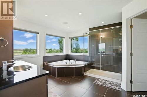 739 Beechdale Way, Saskatoon, SK - Indoor Photo Showing Bathroom