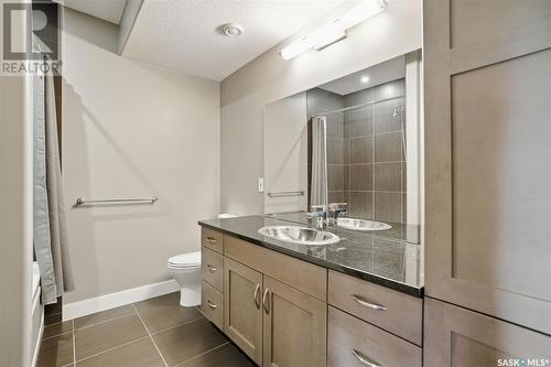 739 Beechdale Way, Saskatoon, SK - Indoor Photo Showing Bathroom