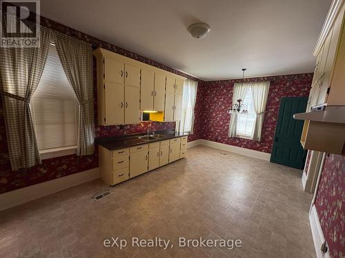 830 Yonge Street S, Brockton, ON - Indoor Photo Showing Other Room