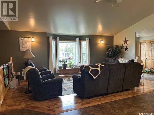 455 4Th Street, Carrot River, SK - Indoor Photo Showing Living Room