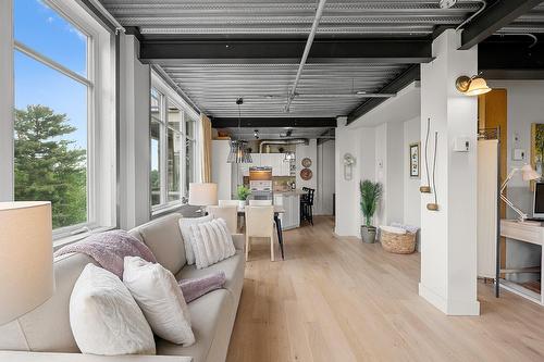 Overall view - 505-450 Place Fabien-Drapeau, Sainte-Thérèse, QC - Indoor Photo Showing Garage