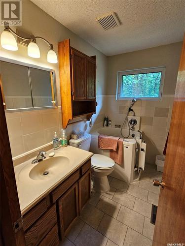 404 Manor Street, Arcola, SK - Indoor Photo Showing Bathroom