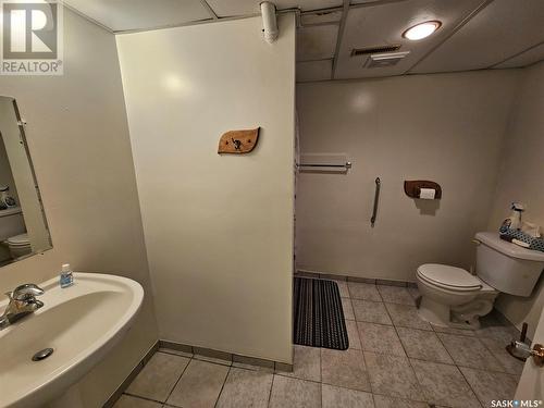 404 Manor Street, Arcola, SK - Indoor Photo Showing Bathroom