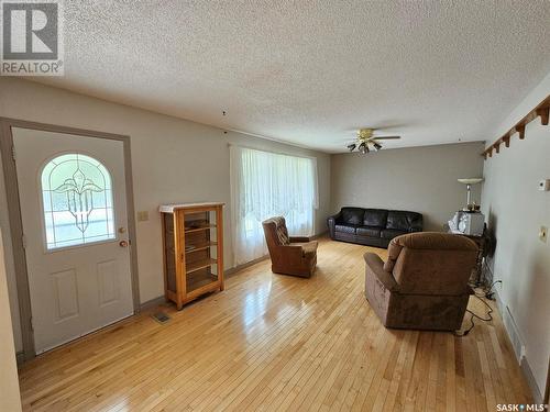 404 Manor Street, Arcola, SK - Indoor Photo Showing Living Room