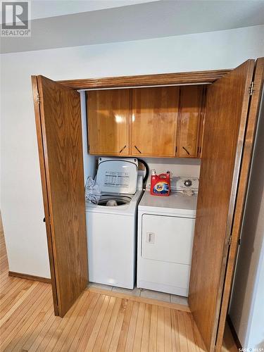 404 Manor Street, Arcola, SK - Indoor Photo Showing Laundry Room