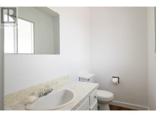 Ensuite 2 piece - 3102 13 Street, Vernon, BC - Indoor Photo Showing Bathroom