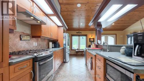 236 Bruce Street, South Bruce Peninsula, ON - Indoor Photo Showing Kitchen