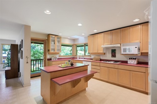 114 Arbutus Rd, Salt Spring, BC 