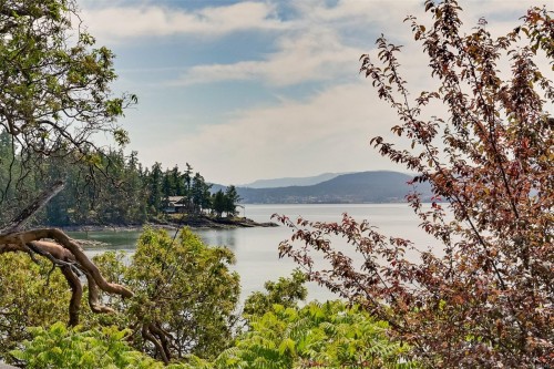 114 Arbutus Rd, Salt Spring, BC 