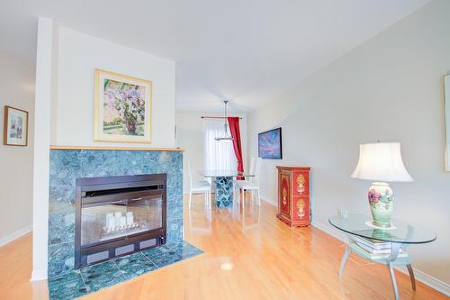 Salon - 229 Rue De La Noue, Montréal (Verdun/Île-Des-Soeurs), QC 