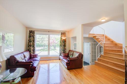 Salon - 229 Rue De La Noue, Montréal (Verdun/Île-Des-Soeurs), QC 