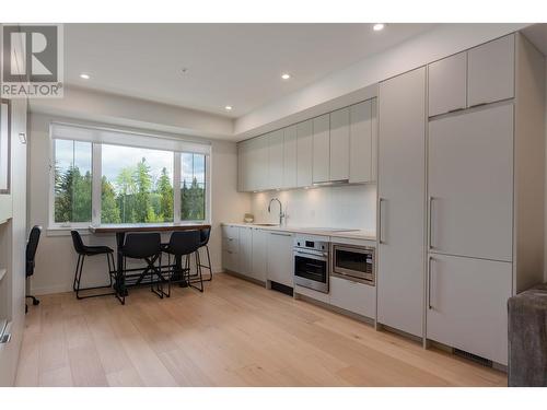 4280 Red Mountain Road Unit# 115, Rossland, BC - Indoor Photo Showing Kitchen
