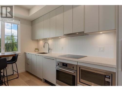 4280 Red Mountain Road Unit# 115, Rossland, BC - Indoor Photo Showing Kitchen With Upgraded Kitchen
