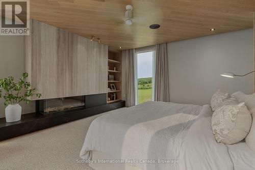 516450 7Th Line, Blue Mountains, ON - Indoor Photo Showing Bedroom