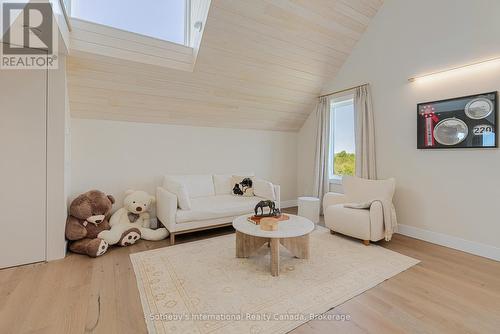 516450 7Th Line, Blue Mountains, ON - Indoor Photo Showing Living Room