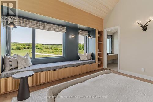 516450 7Th Line, Blue Mountains, ON - Indoor Photo Showing Bedroom