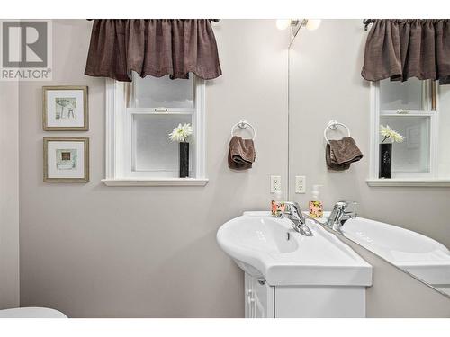 1404 Inkar Road, Kelowna, BC - Indoor Photo Showing Bathroom
