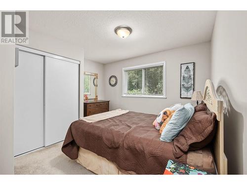 1404 Inkar Road, Kelowna, BC - Indoor Photo Showing Bedroom
