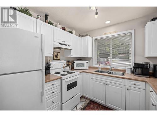 1404 Inkar Road, Kelowna, BC - Indoor Photo Showing Kitchen With Double Sink
