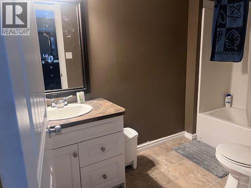 312 99 Avenue, Dawson Creek, BC - Indoor Photo Showing Bathroom