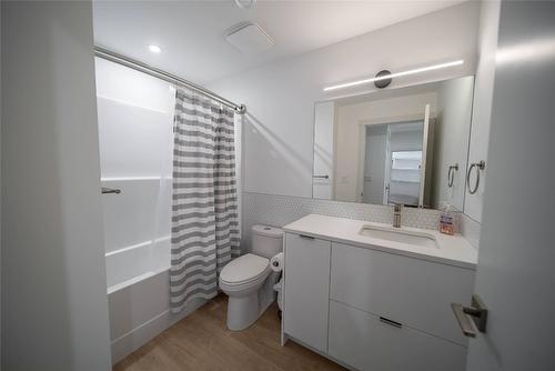 6392 Tie Lake Road, Jaffray, BC - Indoor Photo Showing Bathroom