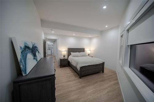 6392 Tie Lake Road, Jaffray, BC - Indoor Photo Showing Bedroom