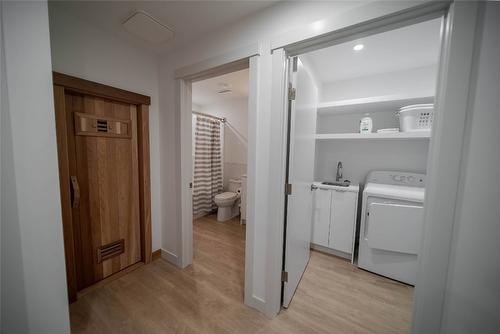 6392 Tie Lake Road, Jaffray, BC - Indoor Photo Showing Laundry Room