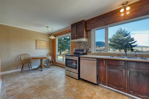 48 Puckett Road, Cherryville, BC - Indoor Photo Showing Kitchen