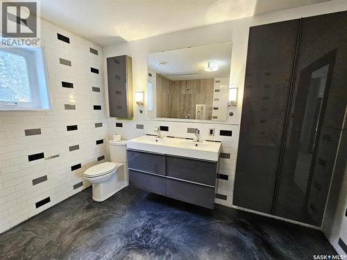 347 Maple Avenue, Yorkton, SK - Indoor Photo Showing Bathroom