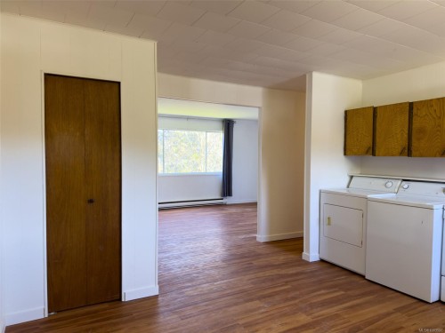 461 Coal Harbour Rd, Coal Harbour, BC - Indoor Photo Showing Laundry Room